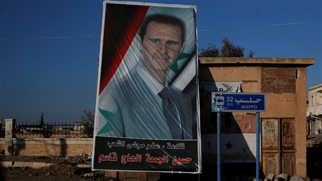 ملصق كبير للرئيس السوري بشار الأسد في منطقة الراموسة جنوب حلب في صورة مأخوذة في كانون الأول (ديسمبر) الفائت.