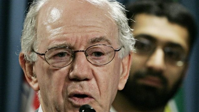 En 2005, Warren Allmand a saisi la cause de Maher Harar, le Syrien-Canadien qui a été détenu dans une prison syrienne. Warren Allmand avait accusé le gouvernement fédéral d’avoir coopéré délibérément à des violations des droits de la personne ou d’avoir fermé les yeux sur eux. (Presse Canadienne)