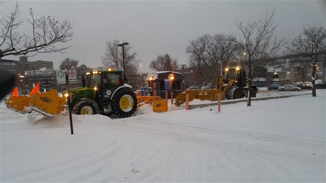 Algunas de las máquinas que se utilizan para levantar la nieve.