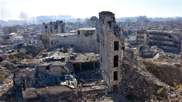 آثار القصف في أحد احياء حلب