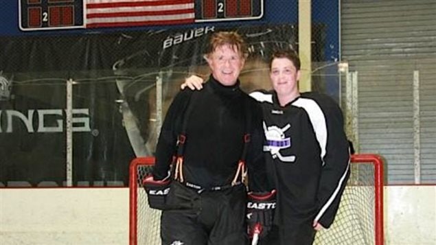 Alan Thicke posting on his Instagram account in 2015 with son Carter. *Like Father, like son. The Thicke apple doesn’t fall far from the tree. #CanadianAndProud #Hockey #TBT http://t.co/IsdIpTx45w