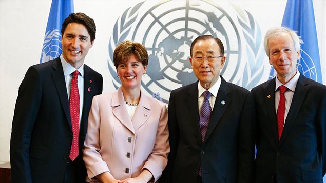Le Premier ministre canadien, Justin Trudeau, la ministre canadienne de développement international Marie-Claude Bibeau, le Secrétaire général des Nations Unies, Ban Ki-moon, et le ministre canadien des Affaires étrangères Stéphane Dion