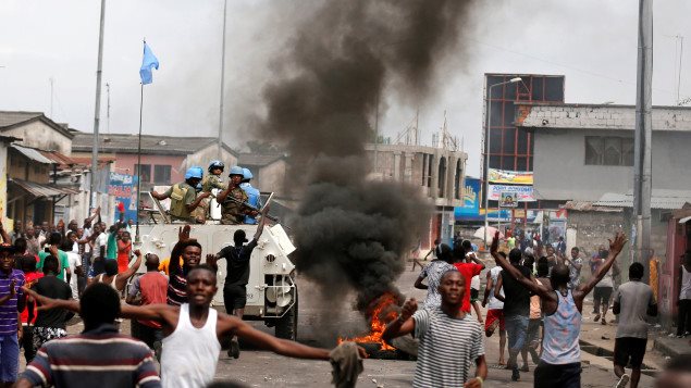 Manifestantes reclaman en Kinshasa la renuncia del presidente Joseph Kabila.