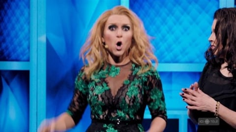 La comédienne québécoise Véronique Claveau imite Céline Dion - Bye bye 2016