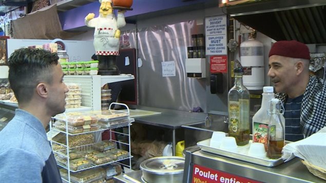 一些食客用捐款的方式支持该餐馆帮助穷人的善行