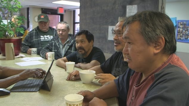 对于戒不了酒的人来说控制饮酒是最好的方法