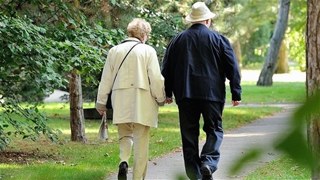 Les personnes âgées ont parfois besoin d'aide lors de la déclaration des revenus. ImpôtRapide a pensé à des trucs et astuces pour mieux les accompagner
