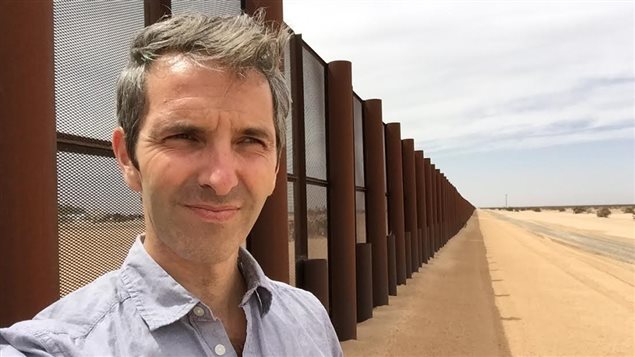 Le journaliste Yanick Dumont-Baron sur la frontière États-Unis/Méxique Le journaliste Yanick Dumont-Baron sur la frontière États-Unis/Méxique
