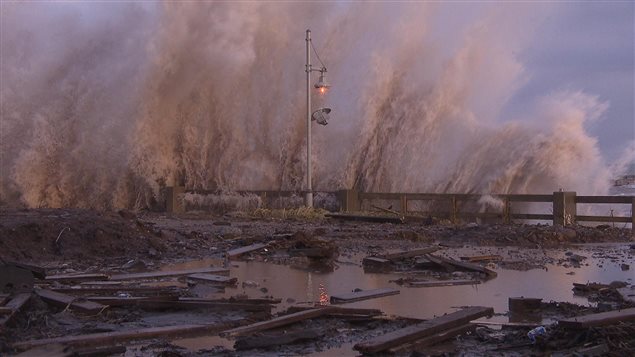 Tormentas más fuertes y costas cada vez más dañadas.