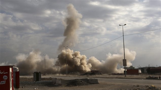 Bombas colocadas por los yihadistas estallan al paso de las tropas gubernamentales.