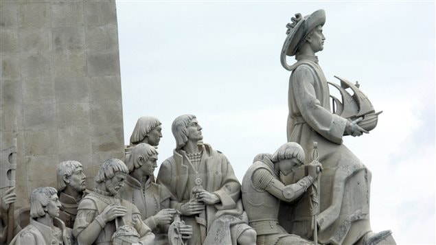Detalle del monumento en Lisboa dedicado a los navegantes portugueses.