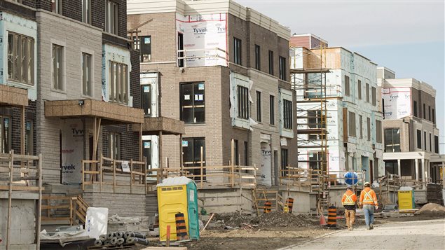 La construcción de viviendas sigue a paso firme, como se puede ver en este nuevo barrio de Toronto.