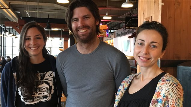 Des membres du collectif BC Tiny House, Samantha Gambling, Callahan Tufts et Anastasia Koutalianos. Des membres du collectif BC Tiny House, Samantha Gambling, Callahan Tufts et Anastasia Koutalianos.