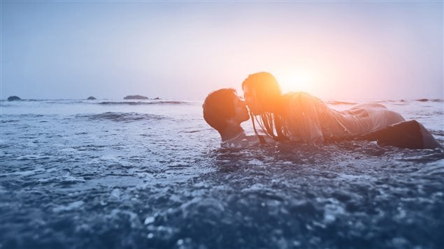 Un couple sur la plage Un couple sur la plage