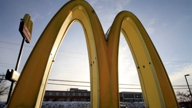 Les parents d’enfants souffrant d’allergies disent se sentir trahis par une décision de McDonald’s d’ajouter des arachides et des noix à des éléments de son menu. (Gene J. Puskar / Associated Press)