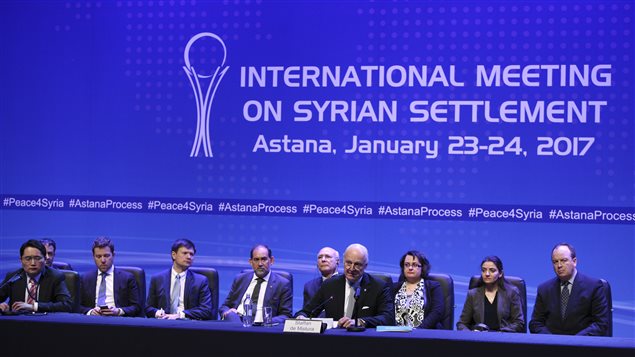 مبعوث الأمم المتحدة الخاص إلى سوريا ستافان دي ميستورا يتحدث في مؤتمر صحافي اليوم في أستانة عقب انتهاء المحادثات.
