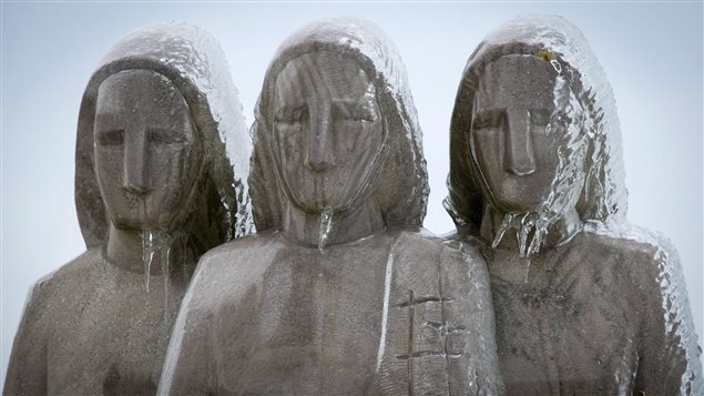 No sólo los monumentos quedaron con gesto adusto ante el fenómeno meteorológico.