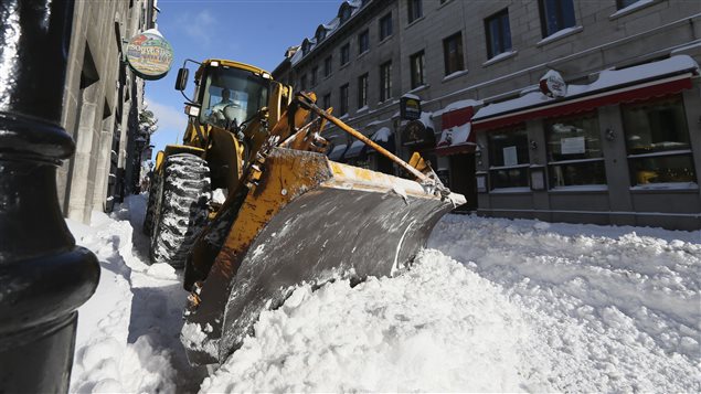 El Viejo Montreal, una zona turística, puede quedar desierto tras una tormenta de nieve.