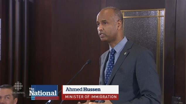 弄不好加拿大移民部长胡森想进美国都有问题