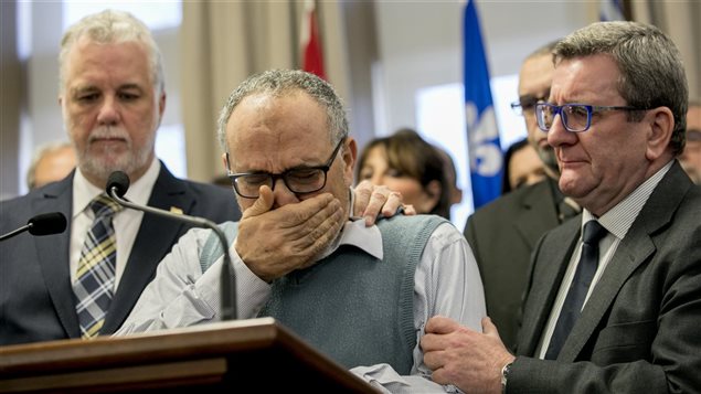 Le premier ministre du Québec, Philippe Couillard (à gauche), Mohamed Labidi, vice-président du Centre Culturel Islamique de Québec (CCIQ) (au centre) et le maire de Québec, Régis Labeaume (à droite) Le premier ministre du Québec, Philippe Couillard (à gauche), Mohamed Labidi, vice-président du Centre Culturel Islamique de Québec (CCIQ) (au centre) et le maire de Québec, Régis Labeaume (à droite)