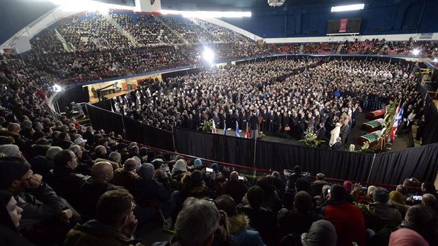 Una multitud tomó parte en sendos homenajes funerarios.