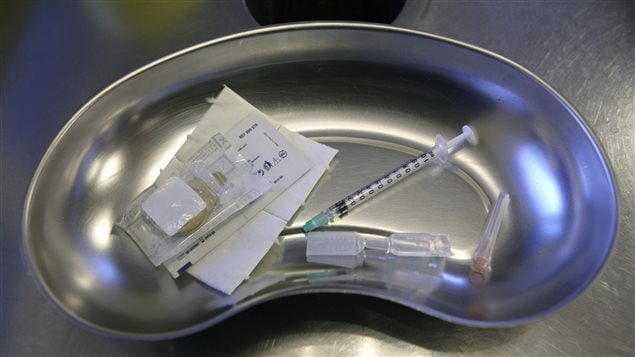 Se busca que los drogadependientes no reutilicen materiales sin esterilizar.