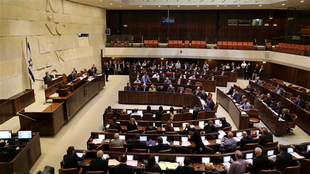 Le parlement isra�lien a vot� un projet de loi controvers� permettant � l'�tat H�breu de s'approprier plusieurs centaines d'hectares de terres palestiniennes en Cisjordanie.