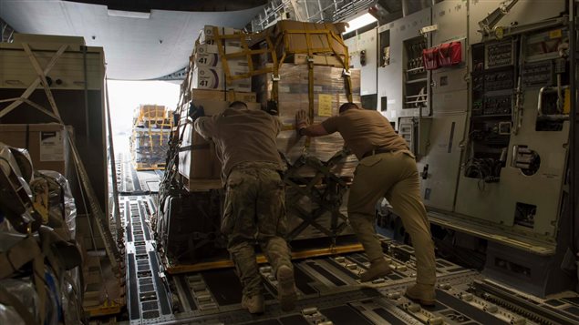 Unloading equipment and supplies on Feb 5, 2017 for Canadian Forces in northern Iraq as part of Operation Impact.