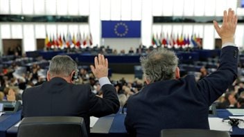 Les membres du Parlement européen ont voté mercredi pour approuver un accord commercial historique avec le Canada. (Vincent Kessler / Reuters)