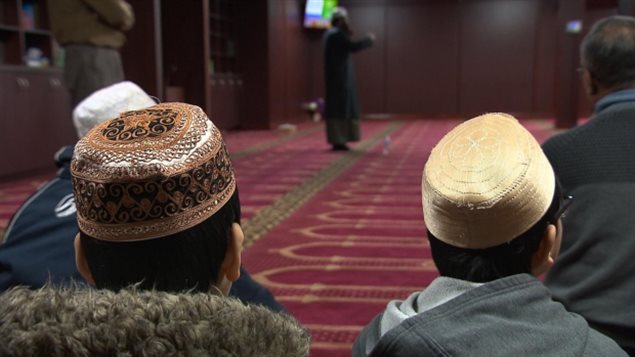 Creyentes musulmanes en la mezquita del Centro islámico Khadijah Masjid, ubicada en el barrio de Pointe-Saint-Charles en Montreal.