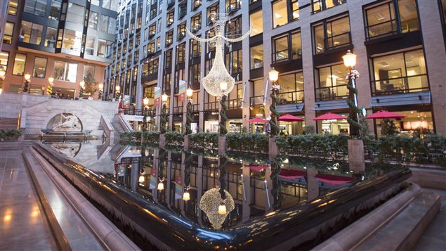 El atrio del Centro Internacional de Comercio de Montreal, uno de los tantos lugares que comunica con el Montreal subterráneo.