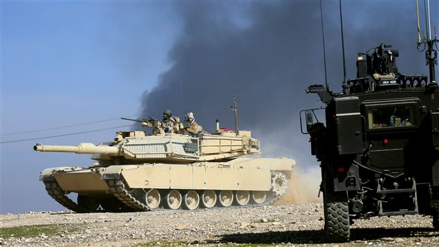آليتان للجيش العراقي إلى الجنوب من الموصل الشهر الفائت
