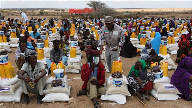 Internally displaced people receive assistance from African Muslim Agency near Adbuqadir town of Awdal region, Somaliland April 11, 2016. Across the Horn of Africa, millions have been hit by the severe El Nino-related drought.