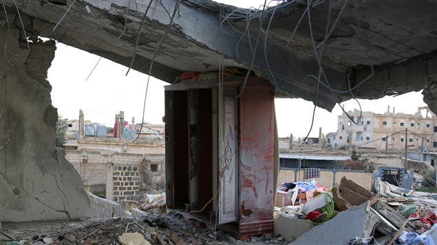 Los enfrentamientos dejan un saldo de muertos, pero también de destrucción.