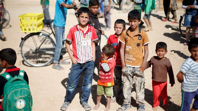 Syrian refugee children watch Canada’s Governor General David Johnston and his wife Sharon Johnston during their visit to the Syrian refugee camp Al Zaatari near the border with Syria, in Mafraq, Jordan October 30, 2016.