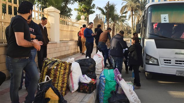 عائلات مصرية مسيحية نزحت من مدينة العريش في شمال شرق سيناء هرباً من تهديدات تنظيم