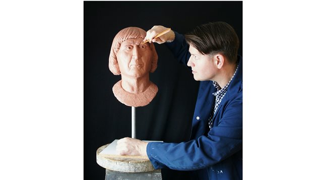 Portraitist Christian Corbet works on a clay bust of Robert the Bruce, which included collaborative research with Western Anthropology professor Andrew Nelson. The bust is the first commissioned by the Bruce family, based on evidence from a cast of the king’s skull. Nelson’s research concluded the skull showed no signs of leprosy, despite contemporary and later rumours Robert the Bruce had the disease.