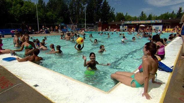 A new study looks at the unpleasant subject of urine in pools and in hot tubs.
