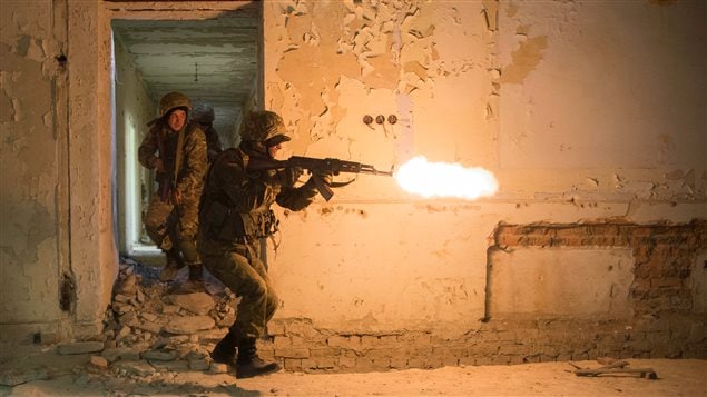 4 November 2015 – A Ukrainian soldier engages a target as part of the urban warfare training (a component of small team training) provided by Canadian military personnel during Operation UNIFIER at the International Peacekeeping and Security Centre (IPSC) in Starychi, Ukraine. (