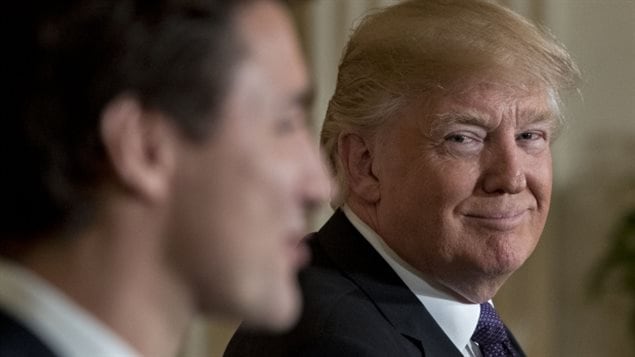加拿大政府的政治经济政策不能不受美国的影响