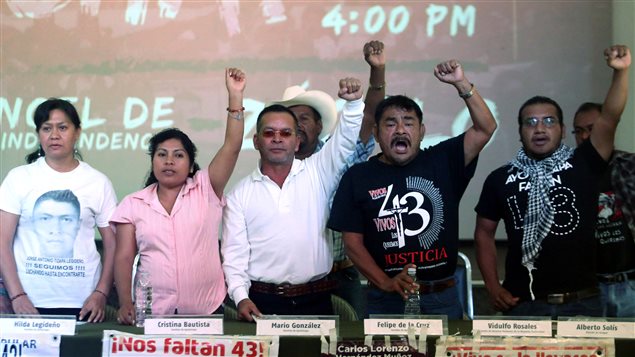 Familiares de los 43 estudiantes desaparecidos y asesinado en Ayotzinapa reclaman justicia. s