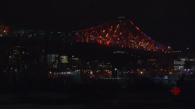 Puente Jacques Cartier durante la noche del miércoles 8 de marzo 2017.