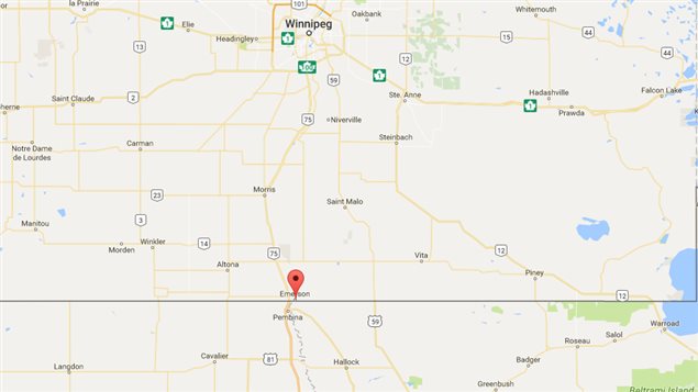 Emerson se trouve à 97 kilomètres de Winnipeg.
