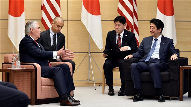 El Secretario de Estado estadounidense Rex Tillerson se reunió con el presidente japonés Shinzo Abe.