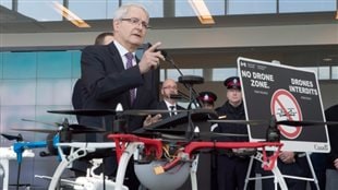 Le ministre des Transport annonce les nouveaux règlements.
