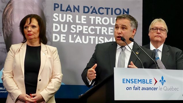 Les ministres Lucie Charlebois, Sébastien Proulx et Gaétan Barrette ont présenté mardi le plan d’action du gouvernement du Québec sur le trouble du spectre de l’autisme.