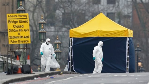 英国警方说现在还不是公布恐袭分子身份的时候