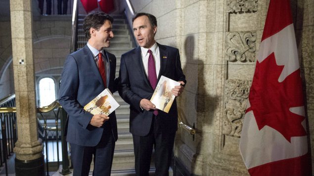 Le premier ministre Justin Trudeau et son ministre des Finances, Bill Morneau Photo : La Presse canadienne/Justin Tang