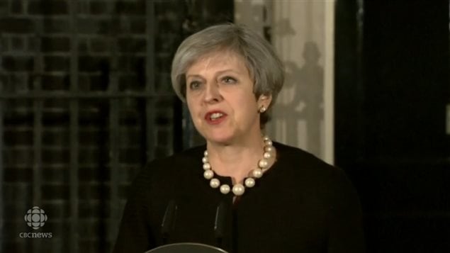 英国首相特里莎.梅誓言不向恐怖主义低头