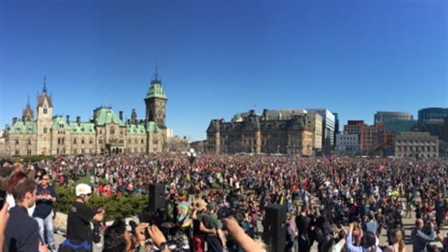 加拿大人每年4月20日抽大麻的示威很快就用不着了